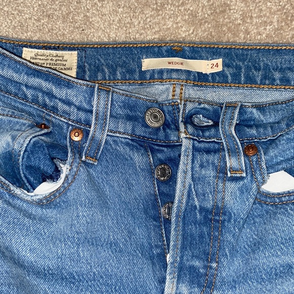 Levi’s Wedgie - Picture 4 of 5